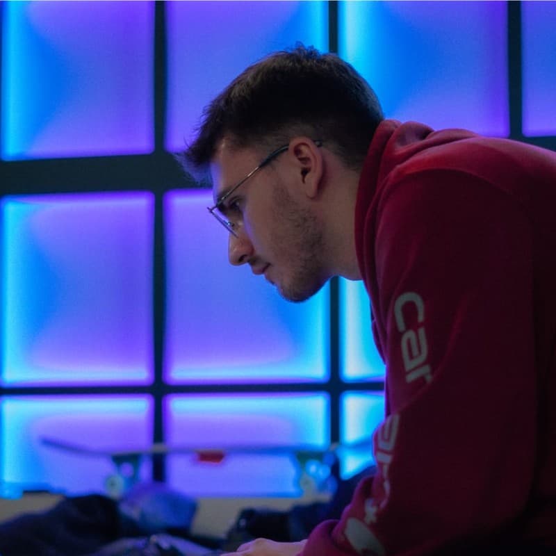 ANTOINE, FRONTEND · UX/UI DESIGNER