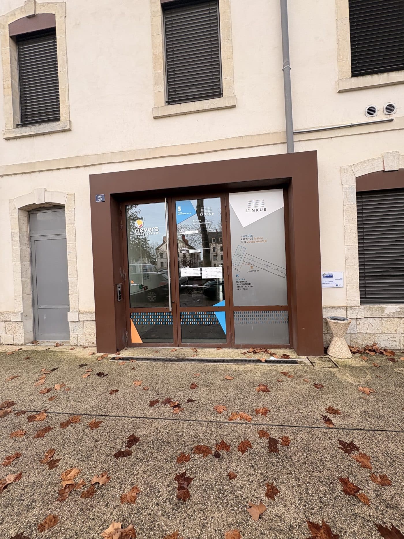 Entrée 5, place du Général Pittié
